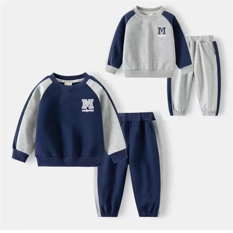 Conjunto de niño deportivo: sudadera y pantalón primavera