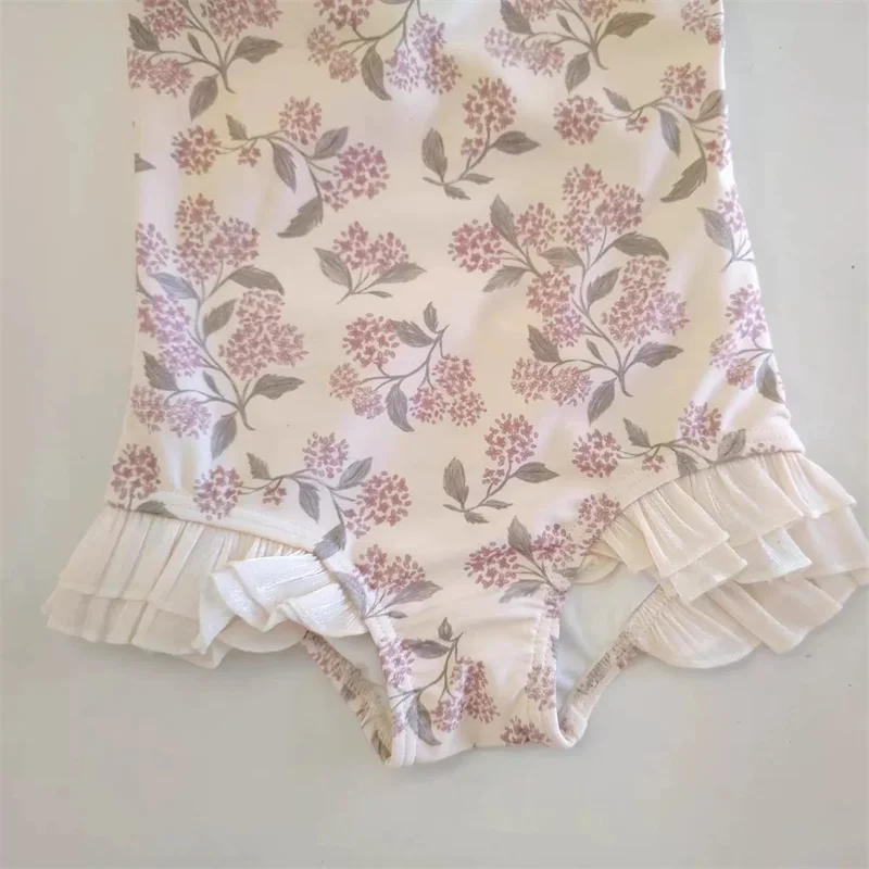Bañador infantil de niña: una pieza con estampado veraniego - imagen 4