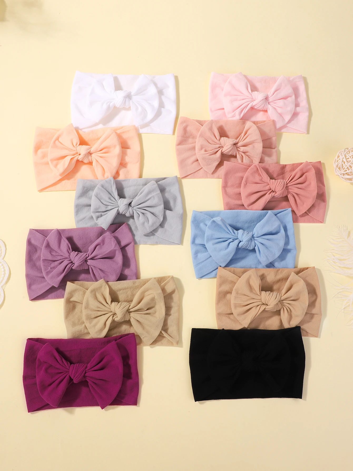 Variedad de colores del pack de 12 diademas