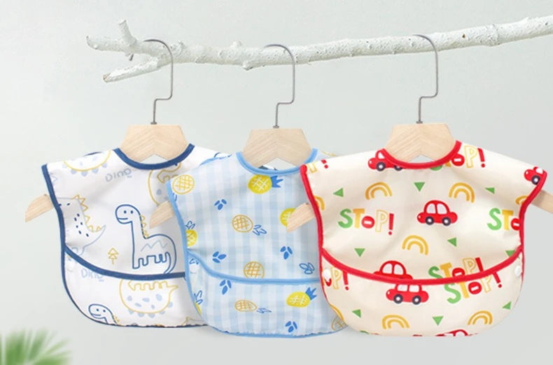 Babero impermeable y transpirable con bolsillo