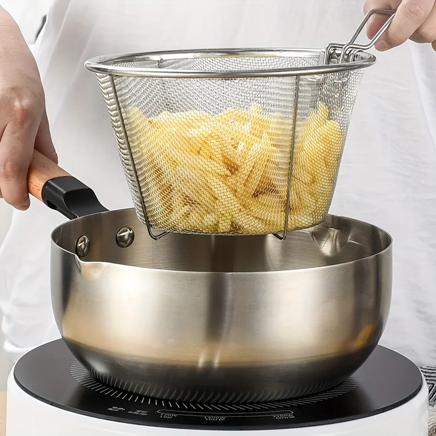 Cuchara Lo Mein multifuncional en uso