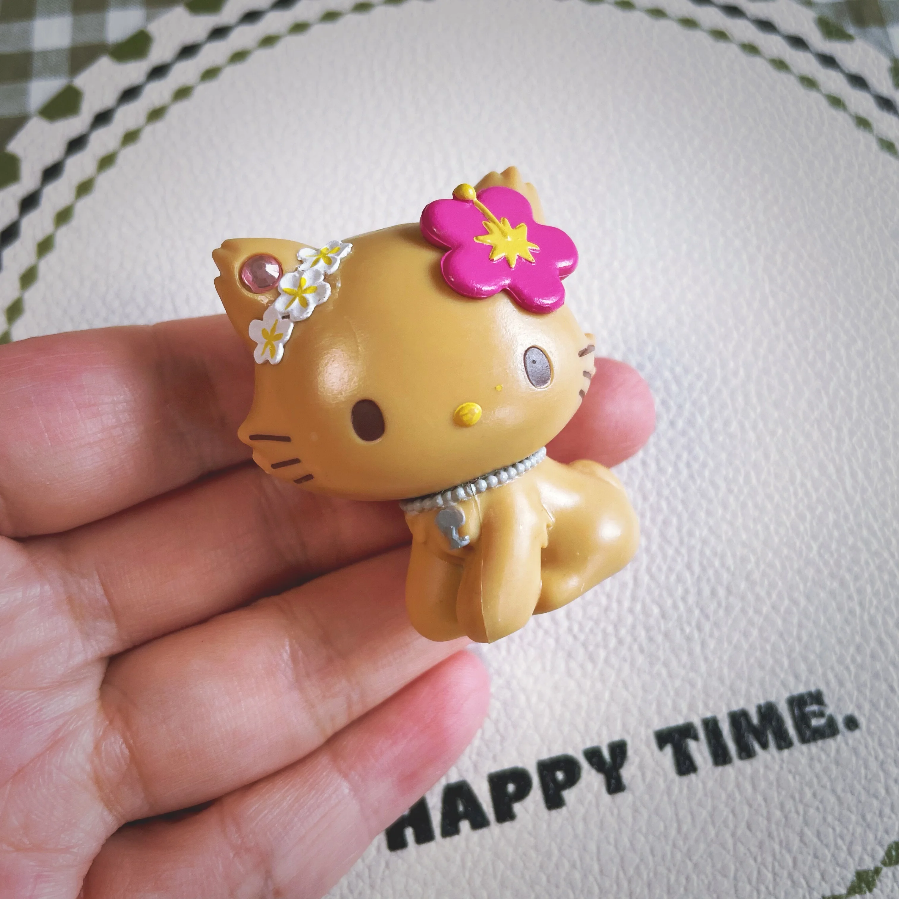 Variedad de personajes tropical Sanrio