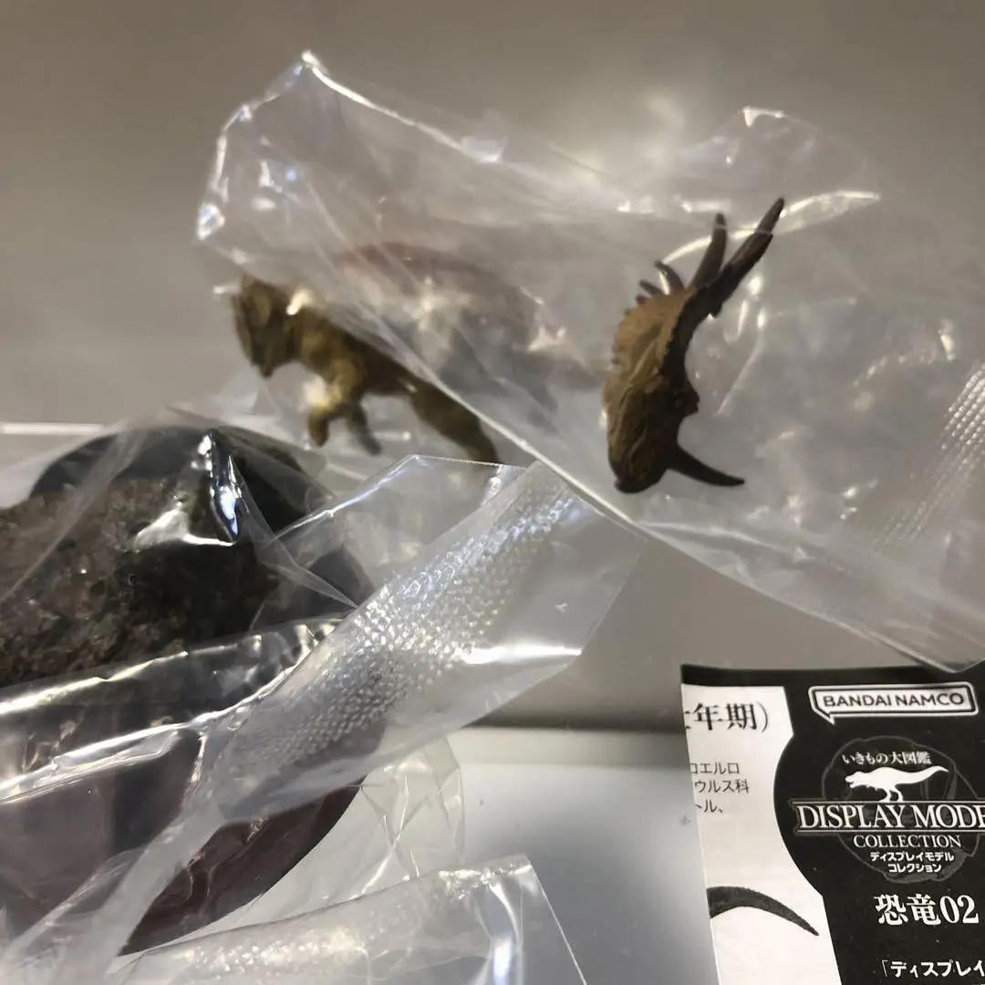 Juguetes cápsula dinosaurio originales en figura de colección dinámica - imagen 5