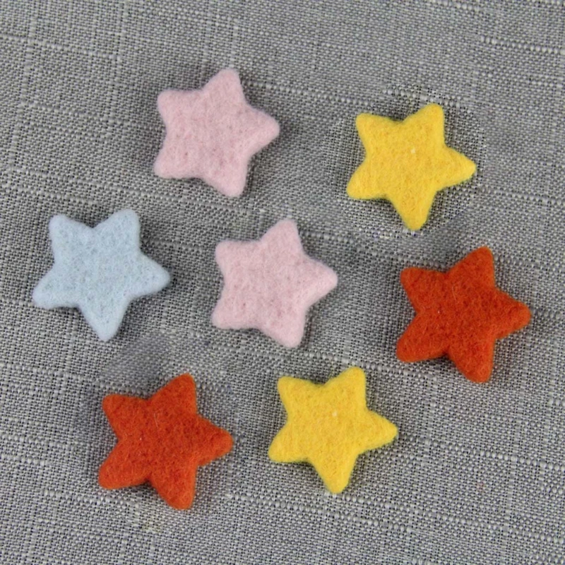 Bolas de fieltro para decoración infantil