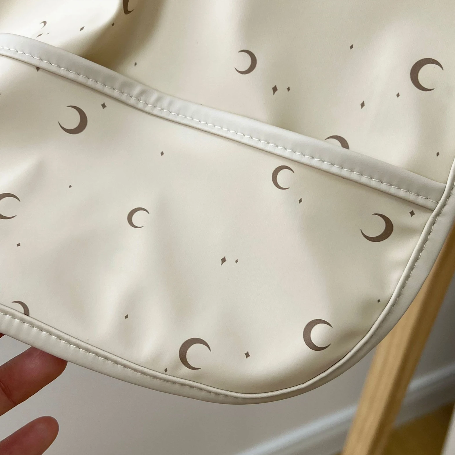 Babero impermeable PU bebé recién nacido – Bandana y paño eructar - imagen 3