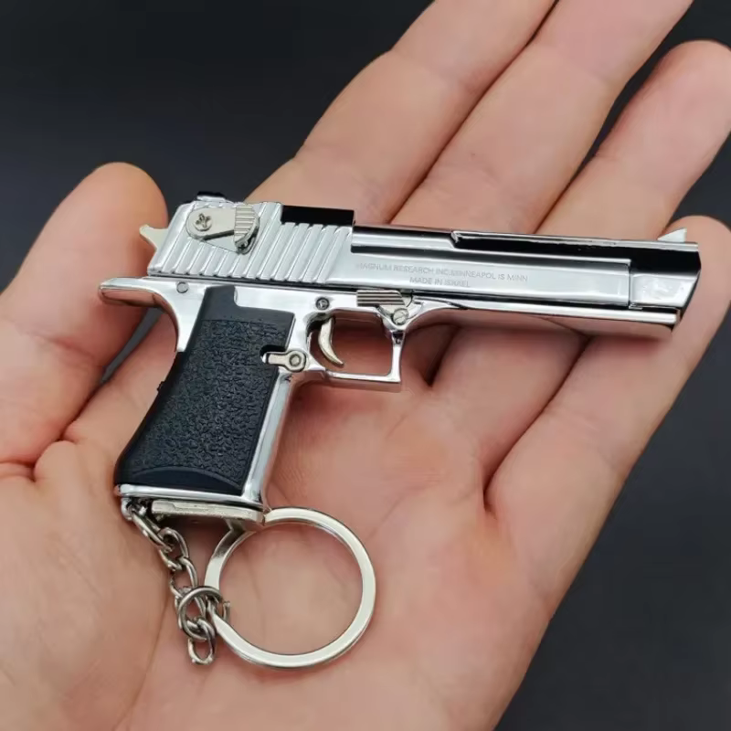 Pistola de juguete de metal a escala 1:3 - llavero de coleccion PUBG - imagen 2