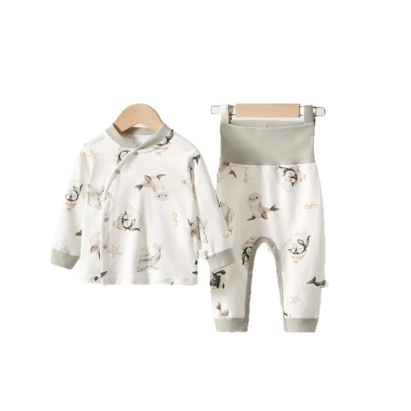 Top con cuello levantado y estampado animal