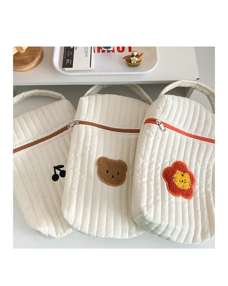 Bolsa de pañales OIMG beige con detalle de oso
