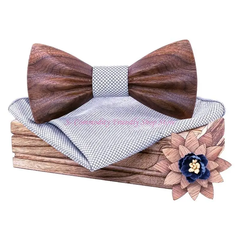 Pajarita de madera artesanal con textura natural