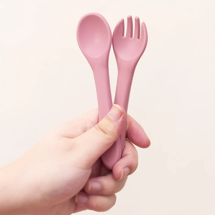 Cubiertos de silicona para bebé: cuchara y tenedor seguros - imagen 4