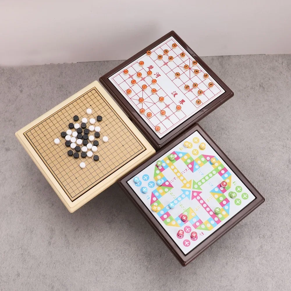 Ajedrez en miniatura con mesa y sillas para casa de muñecas - imagen 4