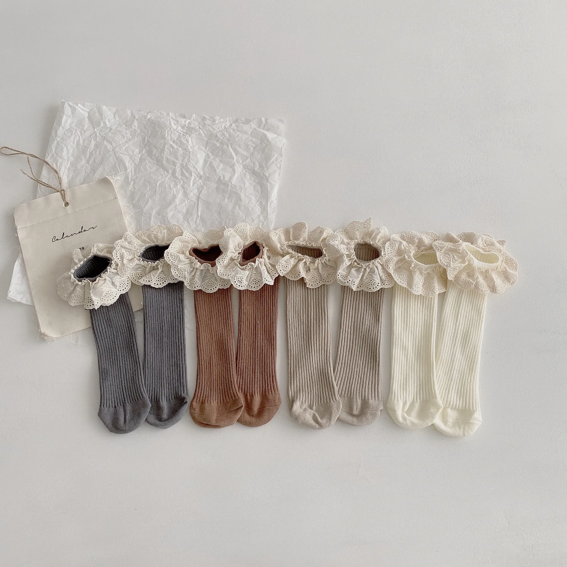 Calcetines de encaje con volantes para niña – Algodón suave estilo princesa - imagen 2