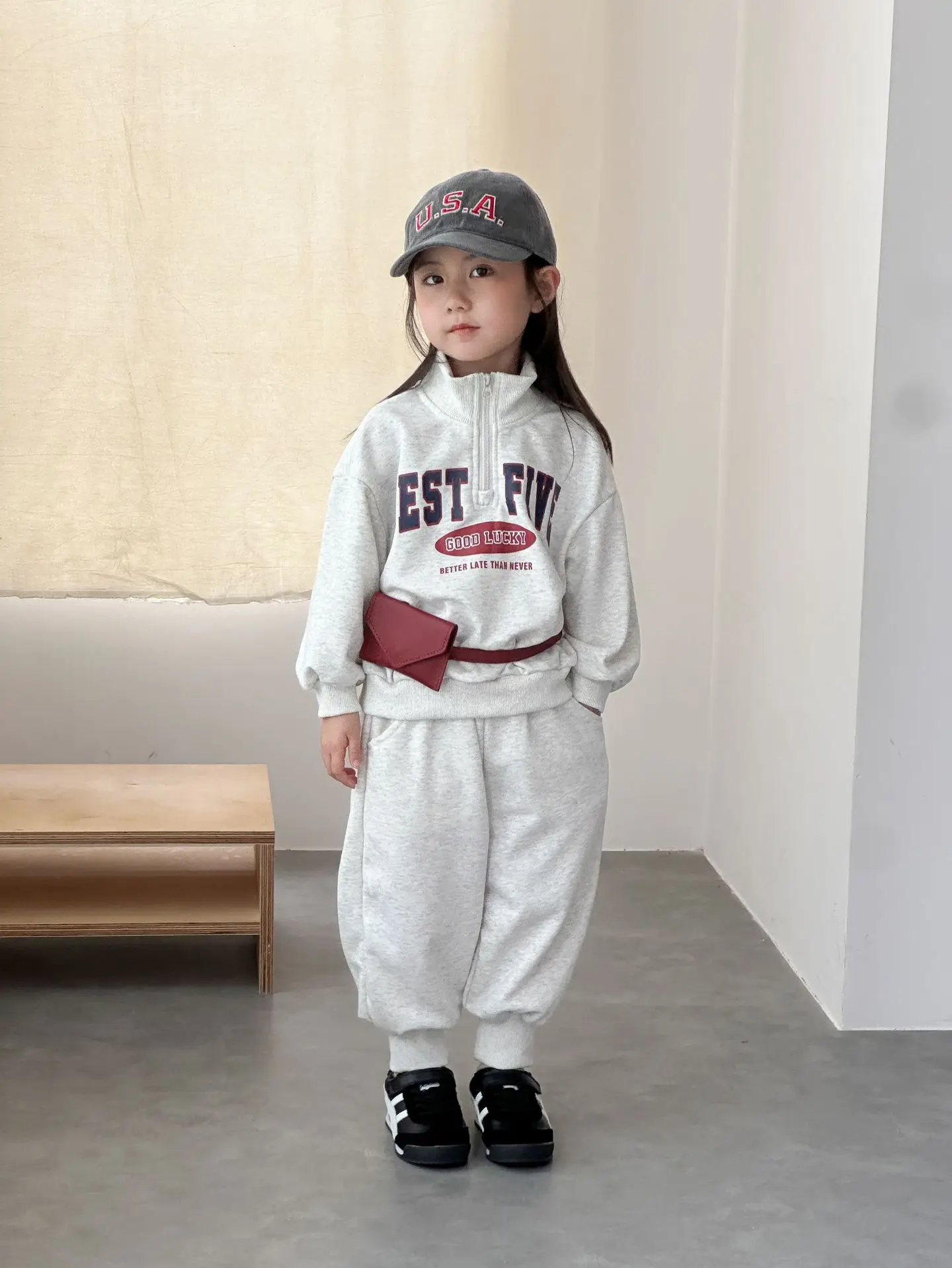 Conjunto de niña de sudadera deportiva con pantalón de otoño - imagen 3