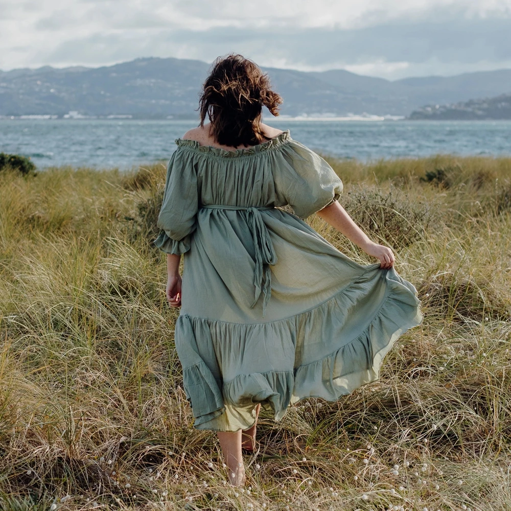 Vestido de maternidad boho verde salvia con hombros descubiertos - imagen 3