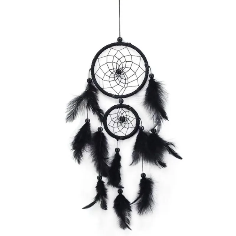 Campana de viento atrapasueños con anillos negros y plumas