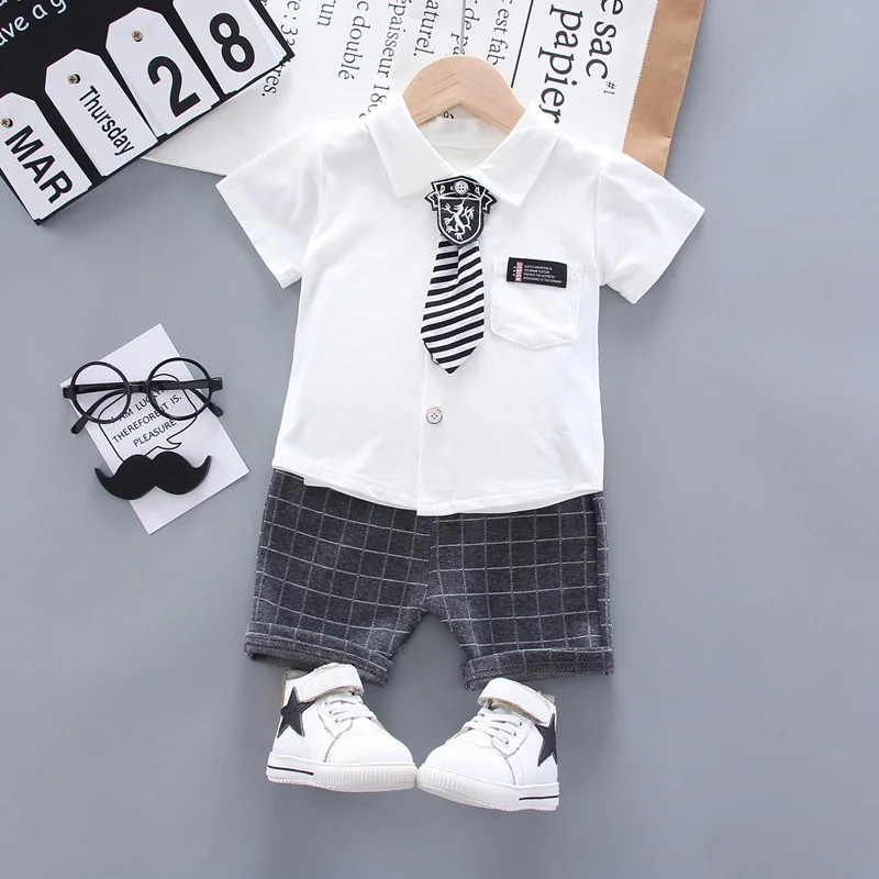 Conjunto verano bebé: camisa a cuadros con pantalón corto