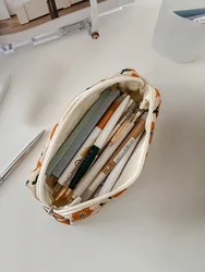 Estuche para lápices de pana acanalada con flores kawaii