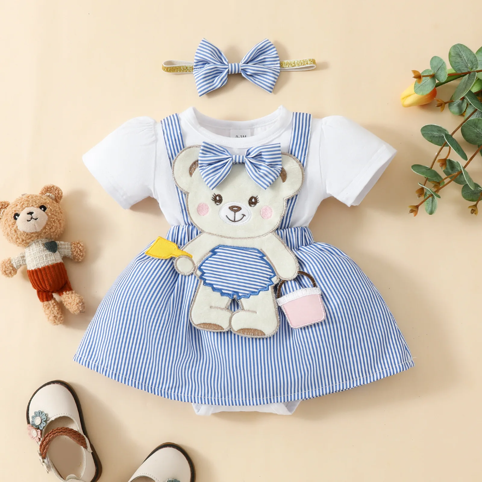 Falda de tirantes bordada con osito para bebé – vestido manga corta