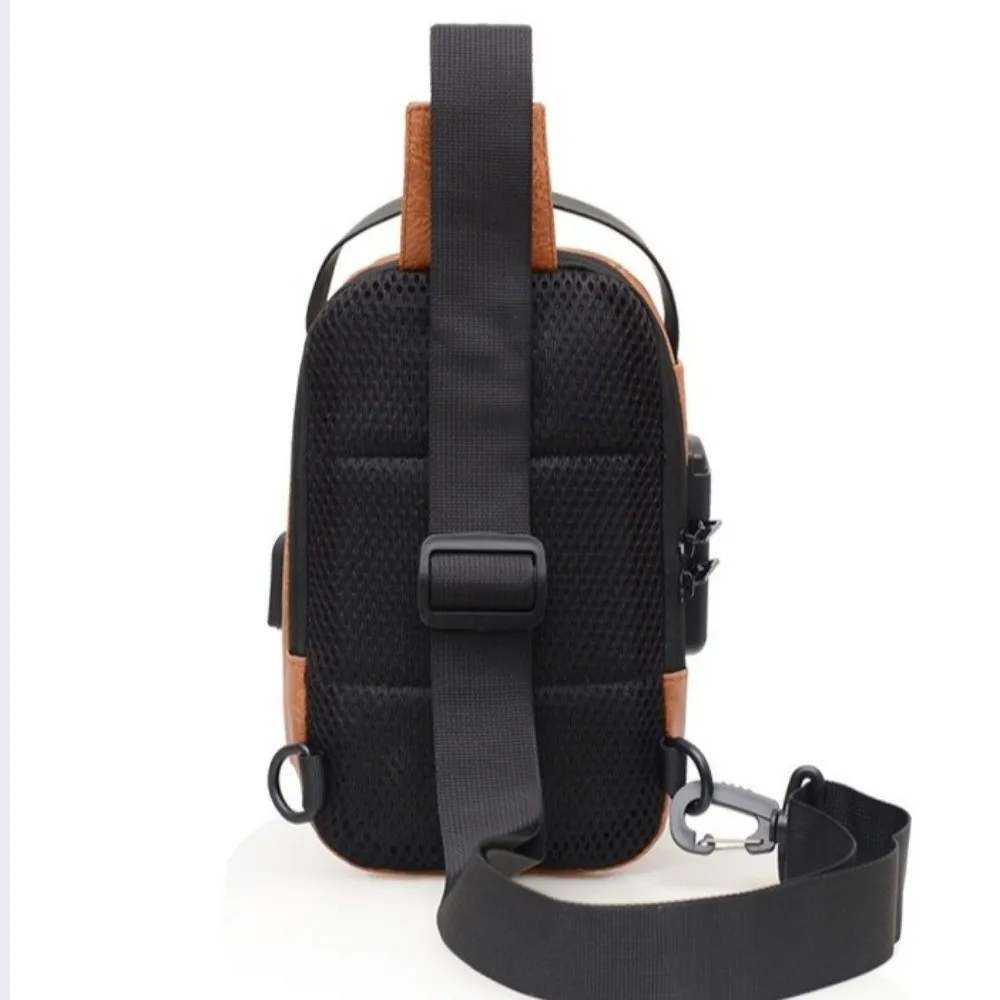 Bolso antirrobo de pecho impermeable cuero PU con USB y bandolera - imagen 2
