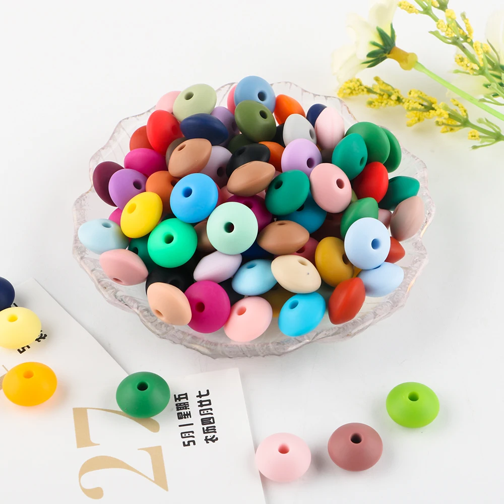 Variedad de colores disponibles para cuentas DIY