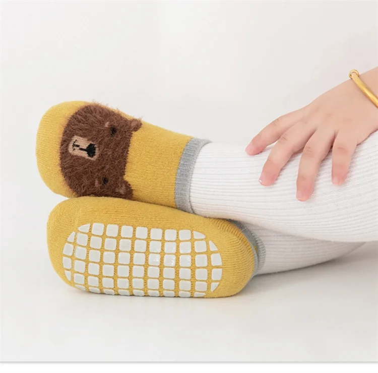 Calcetines infantiles con diseños variados