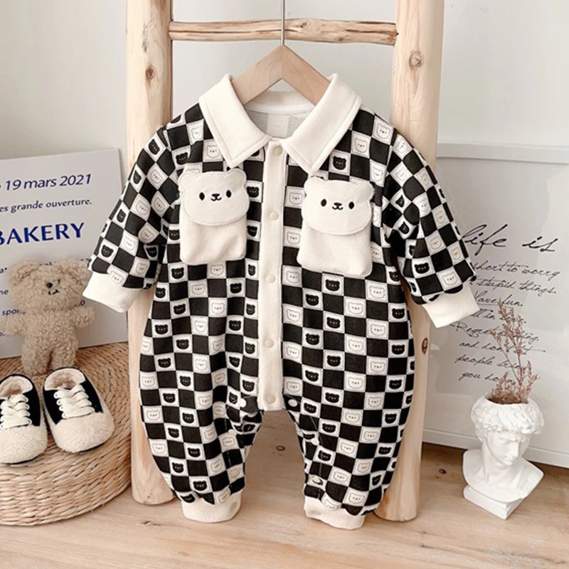 Pelele bebé unisex a cuadros con cuello tipo polo y oso suave - imagen 2