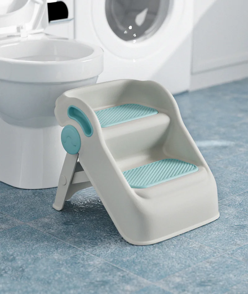 Taburete plegable antideslizante para niños en el baño