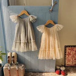 Vestido de verano para niña línea A con estrellas y mangas volantes
