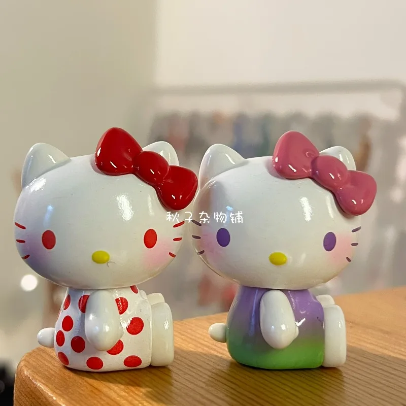 Hello Kitty figura coleccionable verano arcoíris - imagen 3