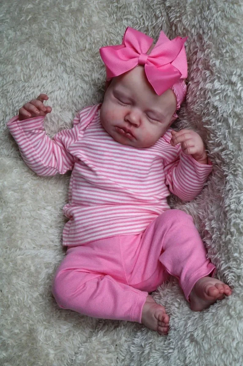 Muñeca de peluche Loulou Asleep hecha a mano para recién nacida