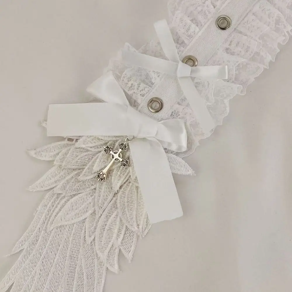 Diadema colocada en una modelo, vista frontal