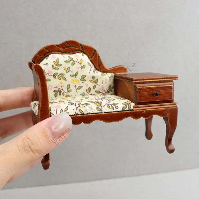 Sillón miniatura floral en madera para casa de muñecas con cajón - imagen 5