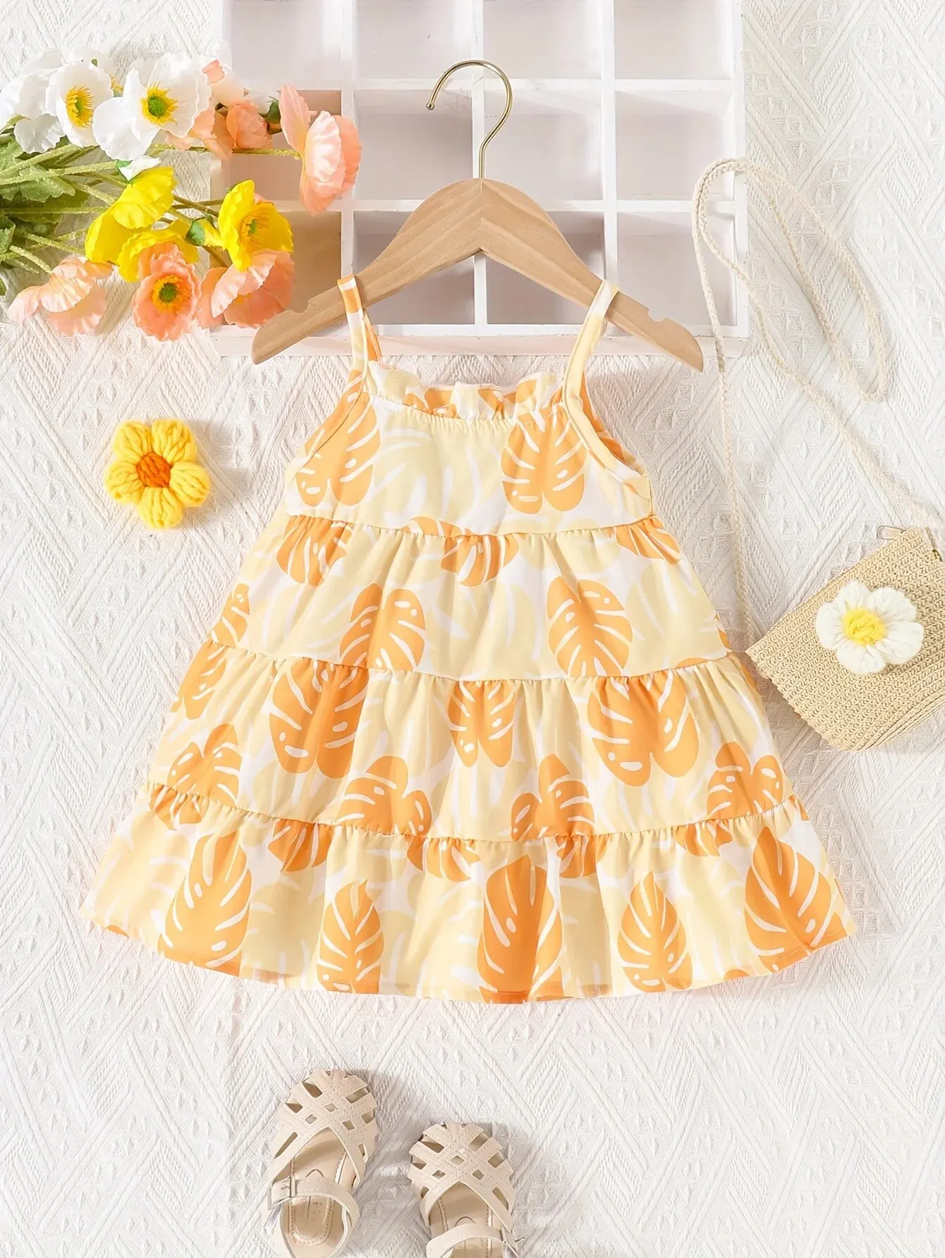 Vestido frontal con estampado de hojas en tonos pastel