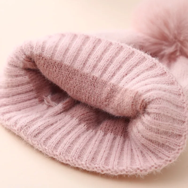 Gorro de punto invernal para bebé con pompón y corazón - imagen 5