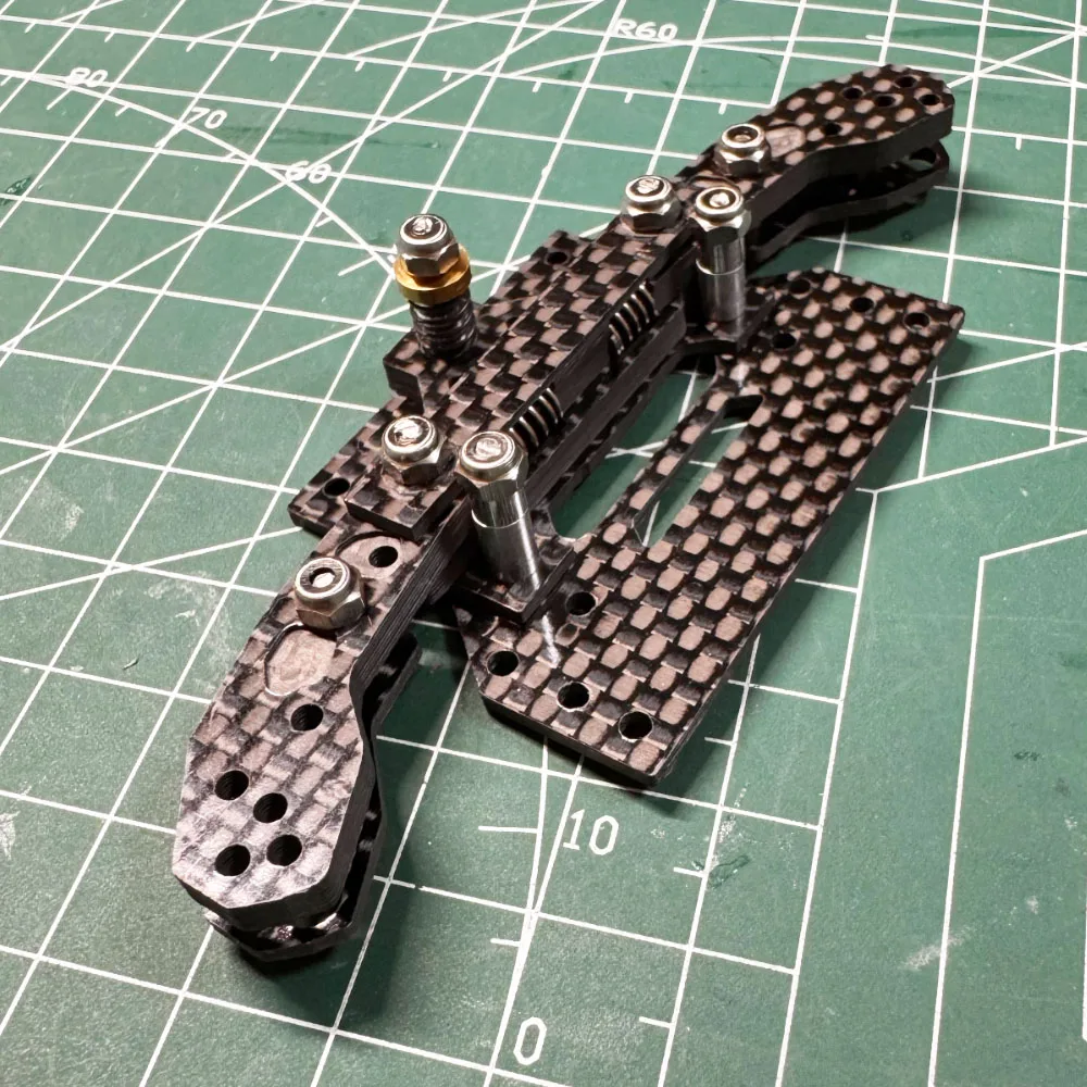 Coche teledirigido 4x4 mini con suspensión de carbono para niños - imagen 2