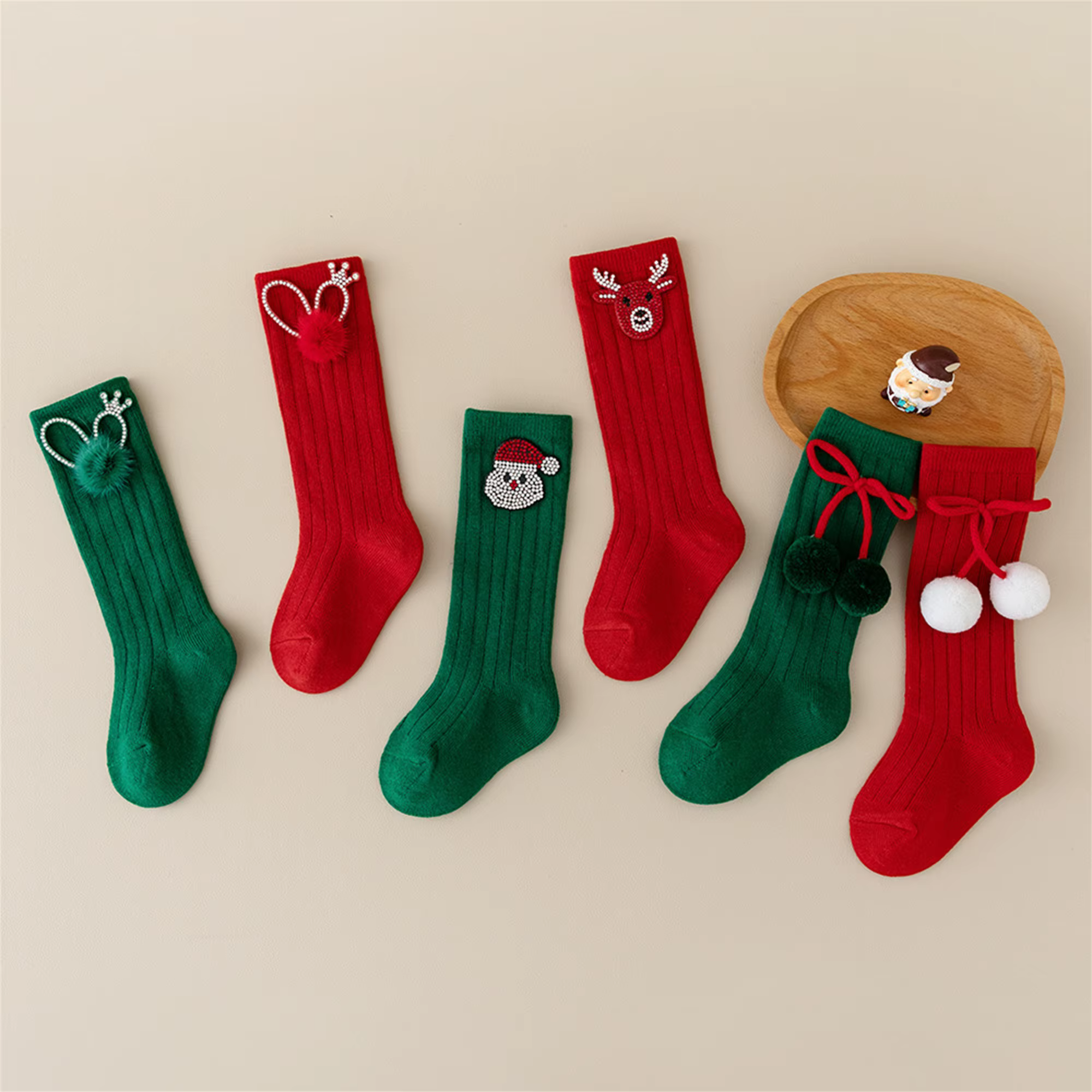Calcetines a la altura de la rodilla, ideales para combinar con looks de Navidad