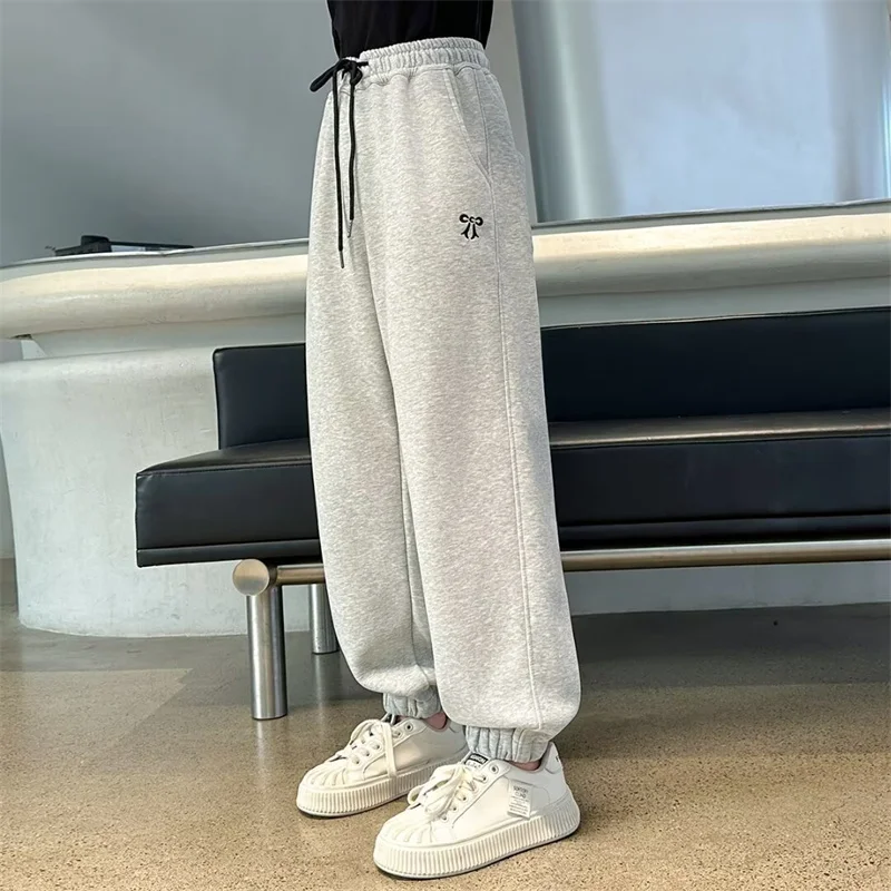 Pantalones de chándal infantiles lisos con pajarita para niños - imagen 5
