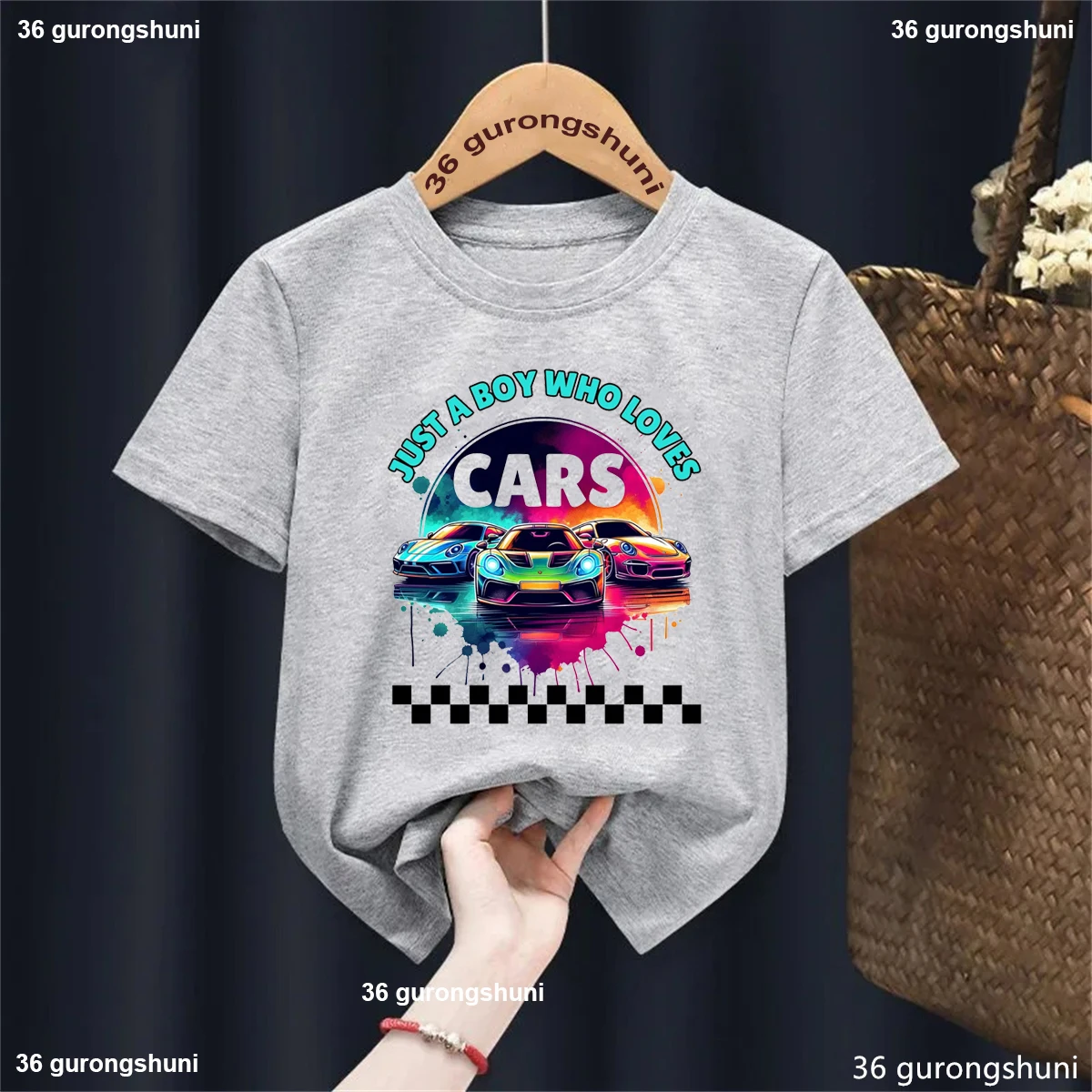 Camiseta infantil con estampado de coches para niño - imagen 4