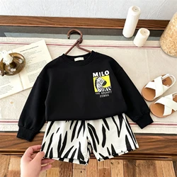Conjunto sudadera de manga larga y pantalón corto para niño