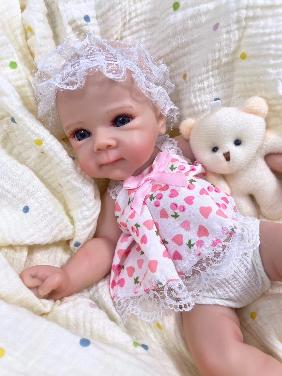 Muñeca con ropa y accesorios incluidos