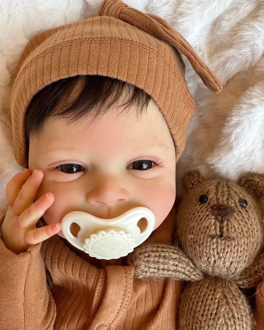 Muñeca articulada lista para posar