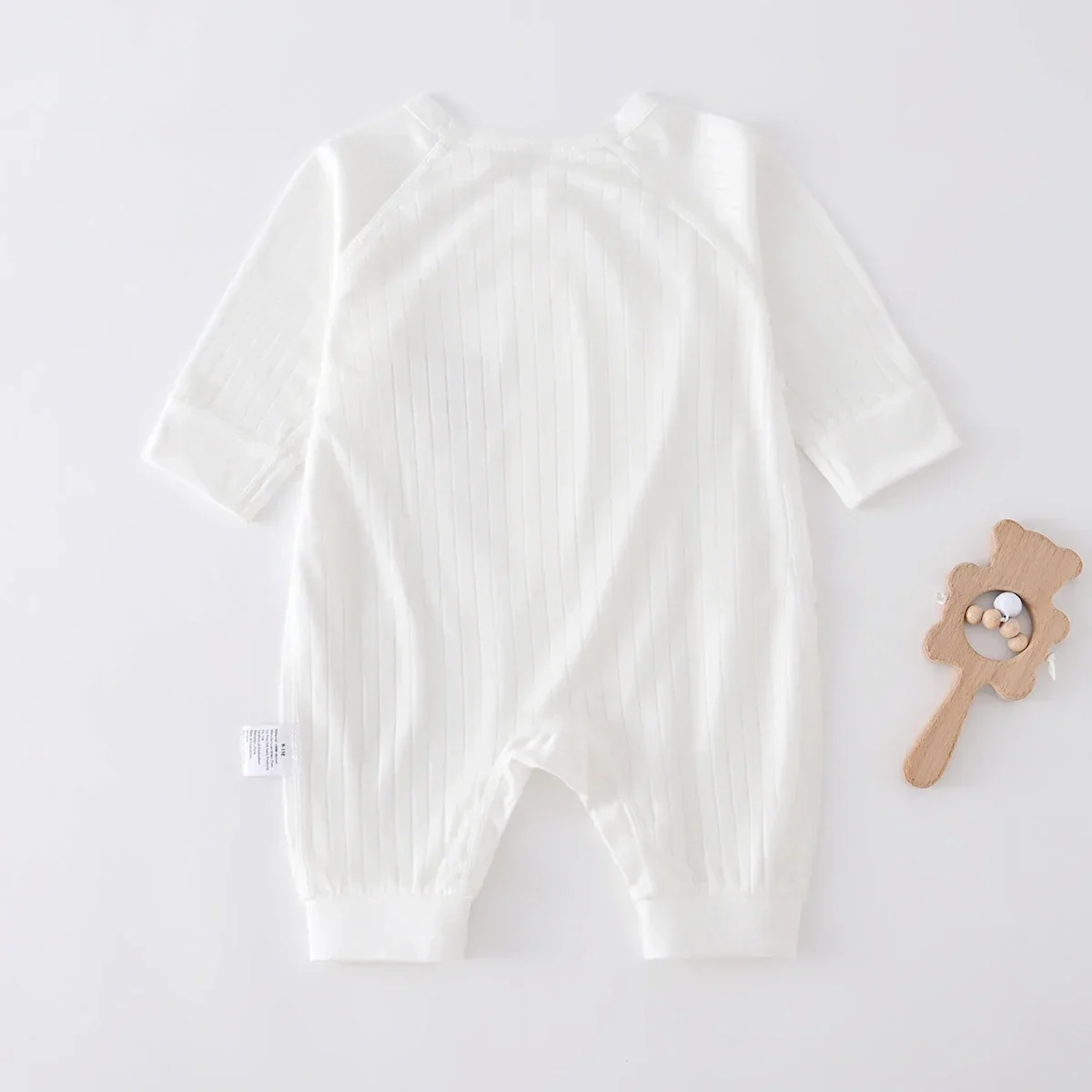 Bebé con mono unisex