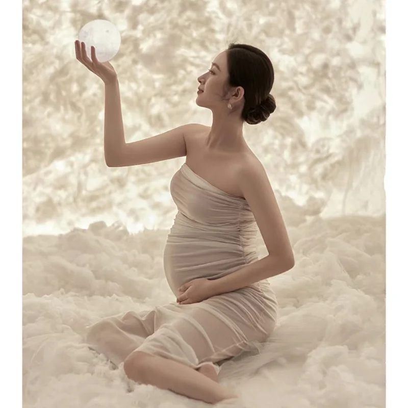 Vestido de maternidad blanco con hombros descubiertos para fotos - imagen 2