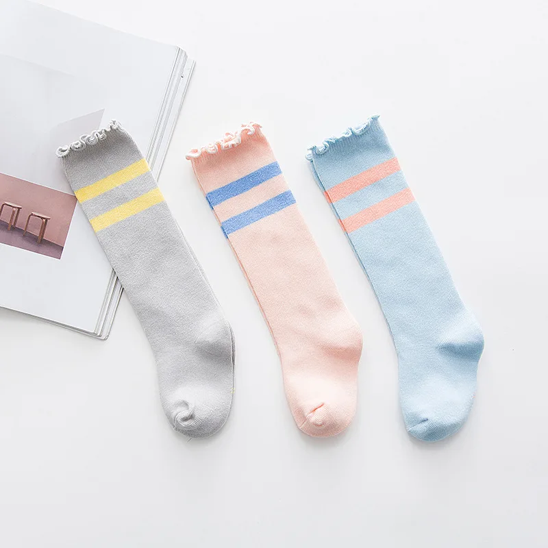 Calcetines altos de algodón peinado para bebé con rayas y dibujos - imagen 2