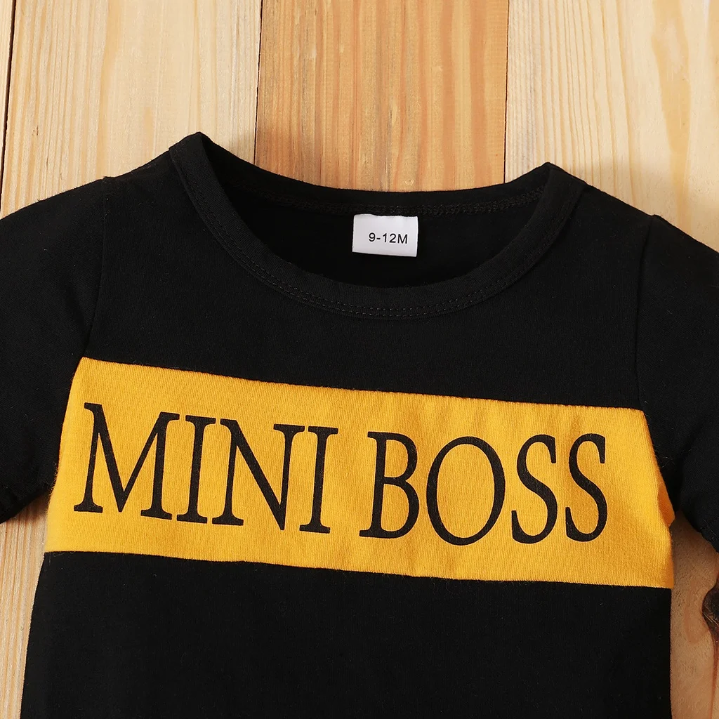 Conjunto verano bebé – Camiseta manga corta con estampado letras + shorts - imagen 3