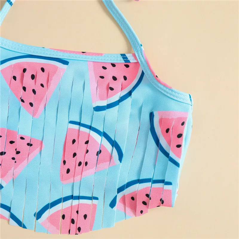 Detalle del estampado y borlas del traje de baño