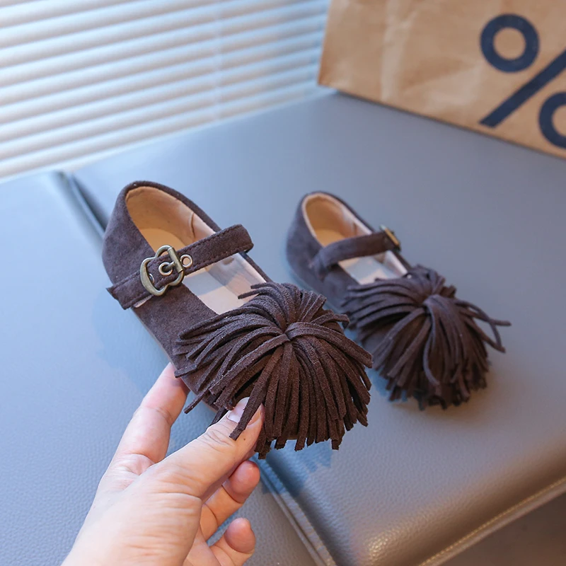 Zapatos antideslizantes tipo princesa para niña con borlas de fiesta