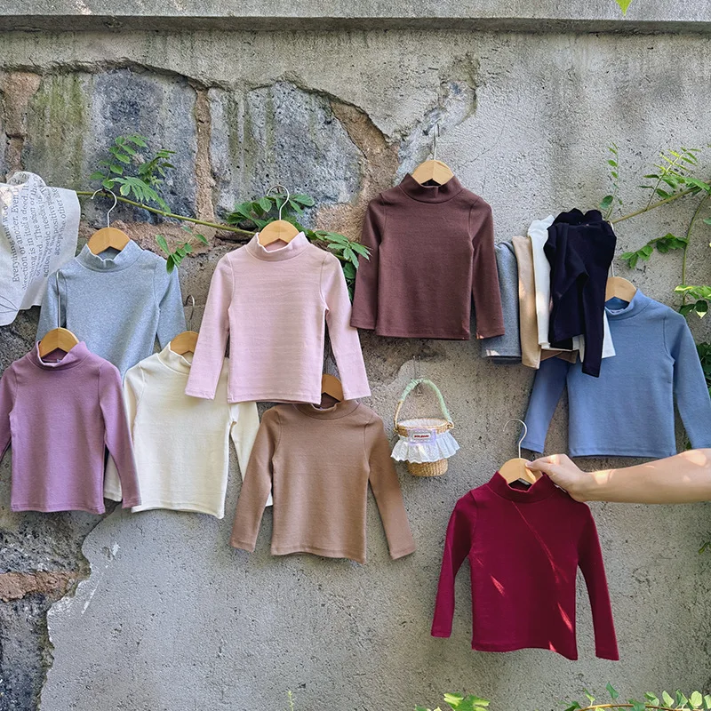 Camiseta de medio cuello alto para niños vista frontal
