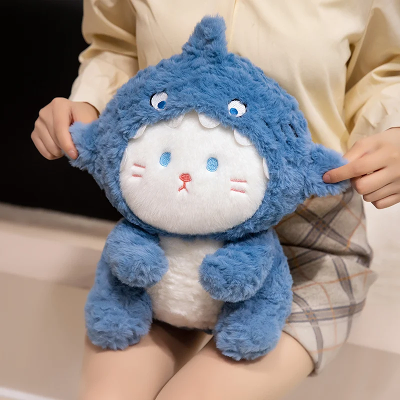 Peluche de gato kawaii con detalles suaves