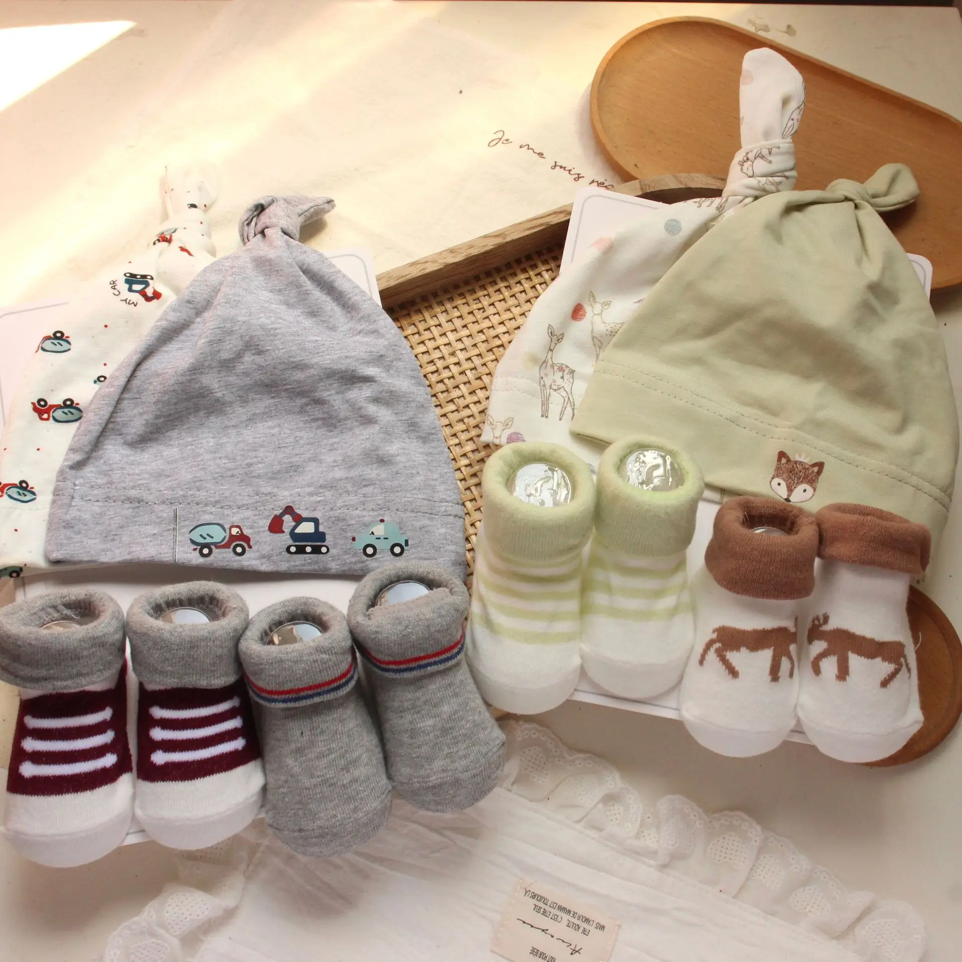 Gorro infantil sin costuras con protección frontal
